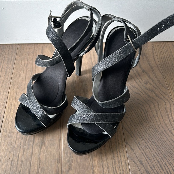 Sparkly strap heels - Picture 2 of 5